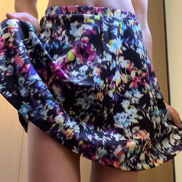 Summer Flare/Skater Skirt Blurry Floral Pattern - Picture 2 of 5